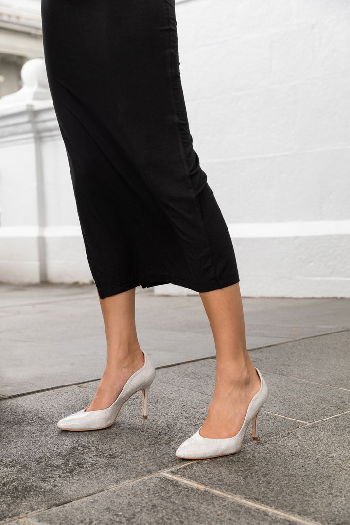 black dress and light grey heels, how to wear light grey heels, wavy side heels, patent heels outfit styling, wavy heels, 8.5cm heels outfit, 85mm heels